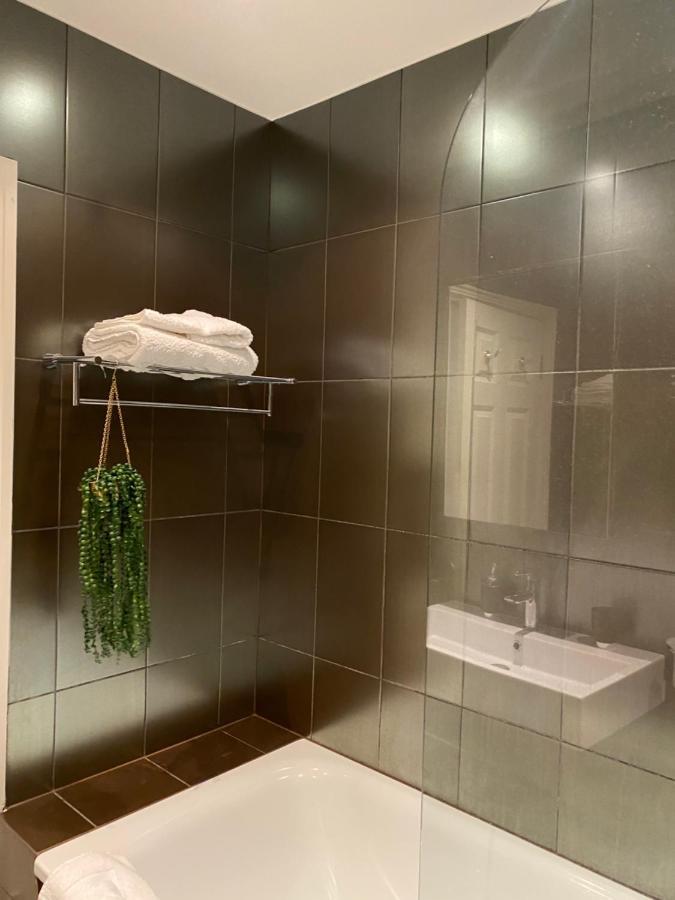 Beautiful Modern Studio In High Street Kensington Apartment Лондон Екстериор снимка
